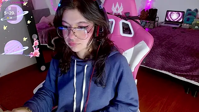 larah uwu online show from 30, 9, 2025