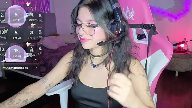 larah uwu online show from 15, 1, 2026