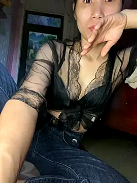 Snapshot of MinHiNi chatting on 10, 10, 2025 MinHiNi online show from 10, 10, 2025