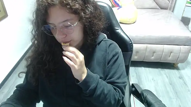 Velvet Moon V online show from 4, 11, 2025