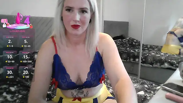 Snapshot of BlondeBells chatting on 19, 9, 2025 BlondeBells online show from 19, 9, 2025