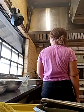 sarahkat86 online show from 9, 9, 2025