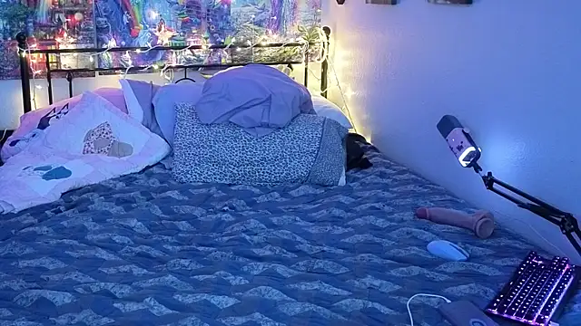 Snapshot of scarelett2372 chatting on 20, 10, 2025 scarelett2372 online show from 20, 10, 2025