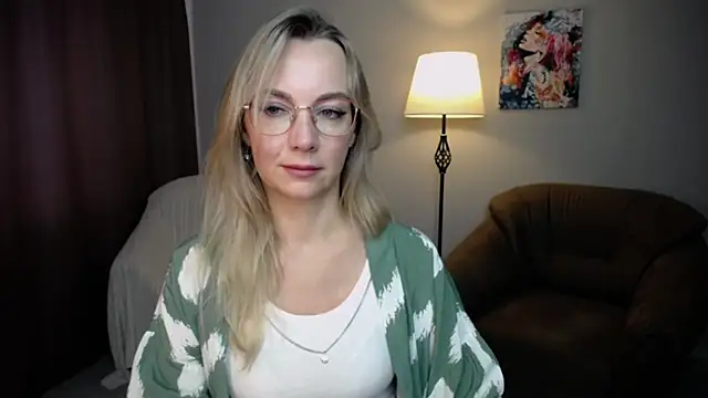 Snapshot of Ava_Elior chatting on 9, 9, 2025 Ava Elior online show from 9, 9, 2025