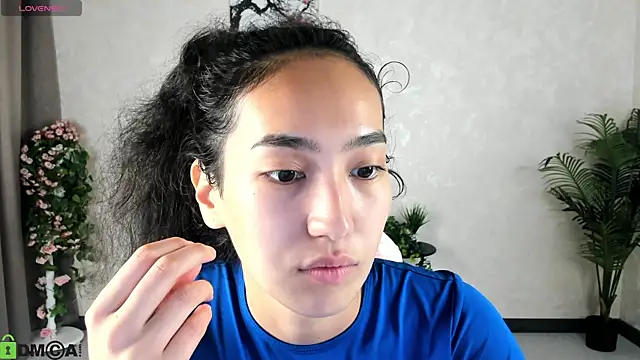 FlirtyAura online show from 22, 9, 2025