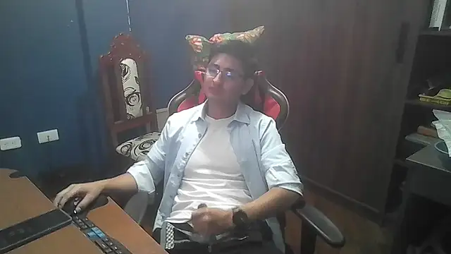 Snapshot of SVGUSSV chatting on 11, 9, 2025 SVGUSSV online show from 11, 9, 2025