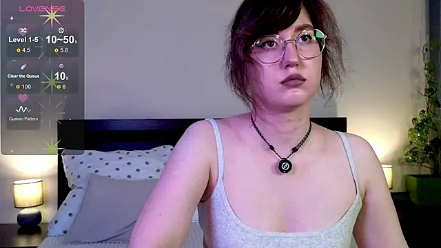 Snapshot of _AlexaFlowers_ chatting on 10, 7, 2026 AlexaFlowers online show from 10, 7, 2026