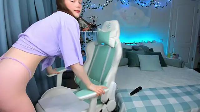 Zoe Vee online show from 22, 10, 2025