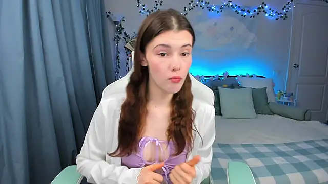 Zoe Vee online show from 6, 11, 2025