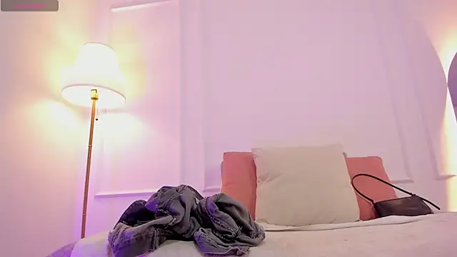 angelica cross  online show from 26, 10, 2025