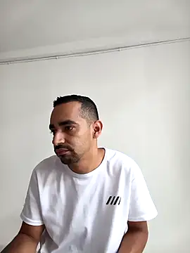 stivenlujan69 online show from 15, 4, 2026