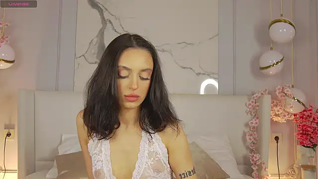 AdoraCortes online show from 8, 10, 2025