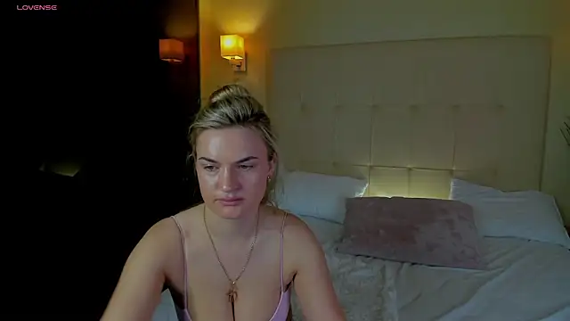 Marie Ellie online show from 3, 12, 2025