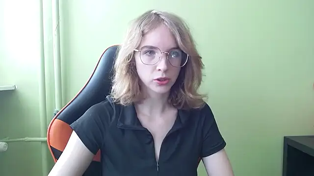 juicyPenny online show from 6, 3, 2026