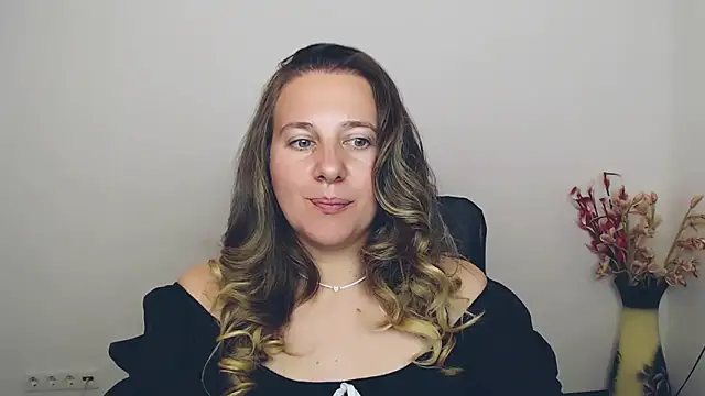 Darklure  online show from 13, 9, 2025