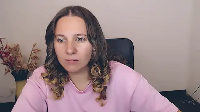 Darklure  online show from 14, 9, 2025