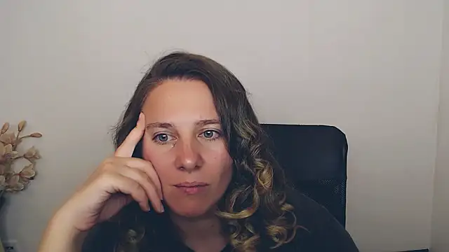 Darklure  online show from 17, 9, 2025