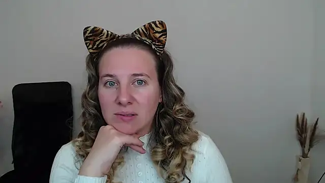 Darklure  online show from 14, 10, 2025