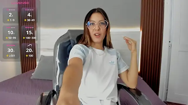 Emmy Meadows online show from 22, 9, 2025