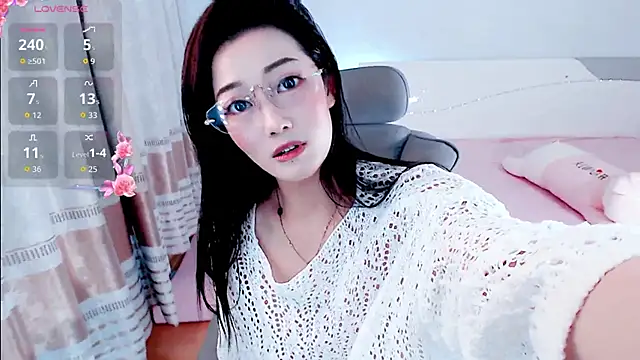 yaoyao-baby520 online show from 15, 12, 2025