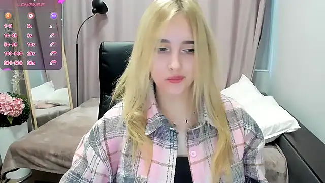 Snapshot of TaisiaHot chatting on 24, 4, 2026 TaisiaHot online show from 24, 4, 2026