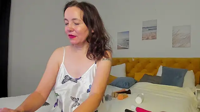 Kira Adler online show from 12, 11, 2025