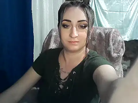 Snapshot of FlySunny4 chatting on 8, 10, 2025 FlySunny4 online show from 8, 10, 2025