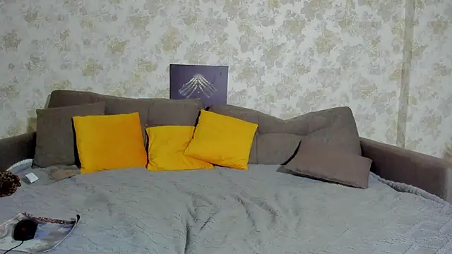 Julia Giulia online show from 7, 3, 2026