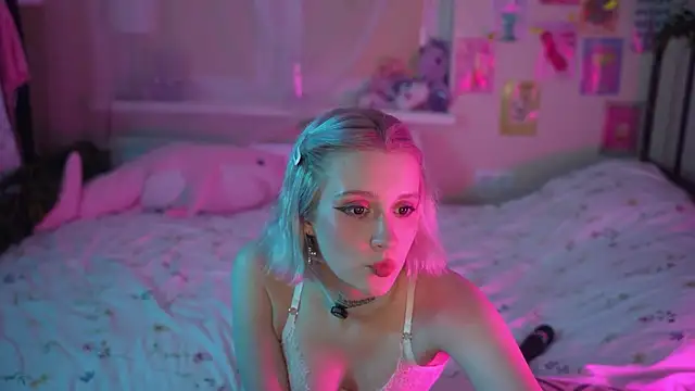 Snapshot of lil_tweety chatting on 25, 9, 2025 lil tweety online show from 25, 9, 2025