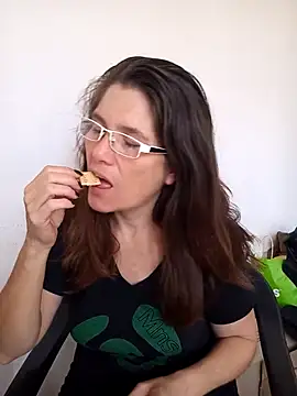 Snapshot of Merida2276 chatting on 15, 11, 2025 Merida2276 online show from 15, 11, 2025