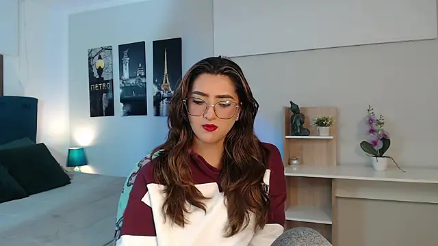 Snapshot of madame_lottie chatting on 16, 9, 2025 madame lottie online show from 16, 9, 2025
