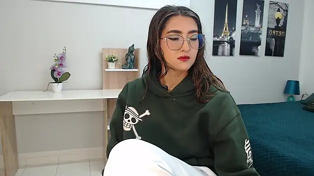 Snapshot of madame_lottie chatting on 15, 10, 2025 madame lottie online show from 15, 10, 2025