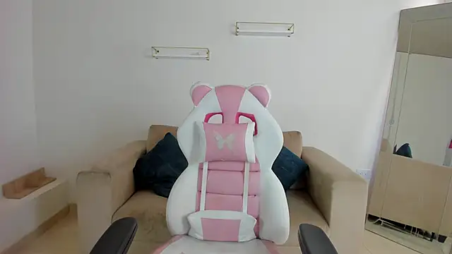 april smiith online show from 21, 11, 2025