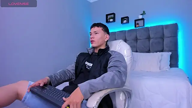 Snapshot of Thomas_moon chatting on 16, 1, 2026 Thomas moon online show from 16, 1, 2026