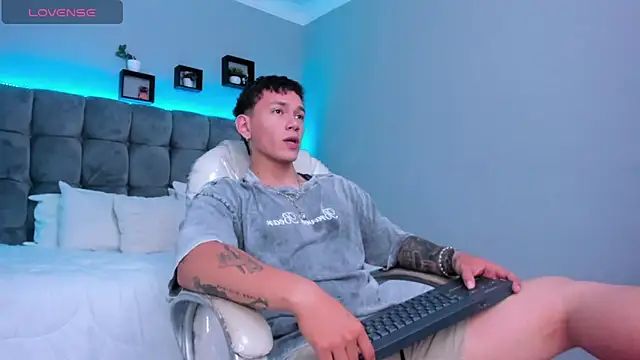 Snapshot of Thomas_moon chatting on 3, 2, 2026 Thomas moon online show from 3, 2, 2026