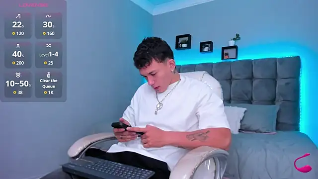 Snapshot of Thomas_moon chatting on 5, 2, 2026 Thomas moon online show from 5, 2, 2026