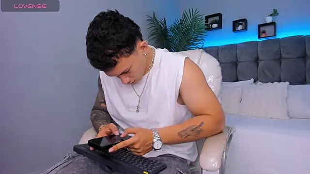 Snapshot of Thomas_moon chatting on 14, 2, 2026 Thomas moon online show from 14, 2, 2026