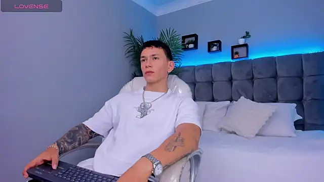 Snapshot of Thomas_moon chatting on 15, 2, 2026 Thomas moon online show from 15, 2, 2026