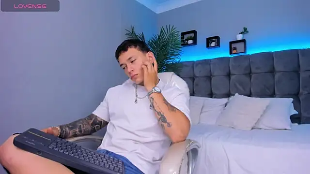 Snapshot of Thomas_moon chatting on 16, 2, 2026 Thomas moon online show from 16, 2, 2026