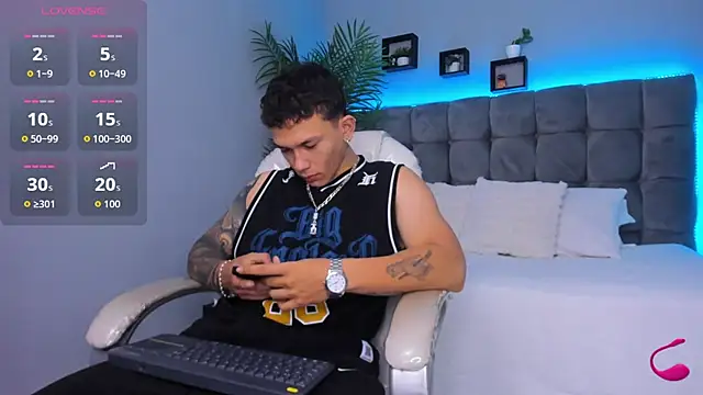 Snapshot of Thomas_moon chatting on 17, 2, 2026 Thomas moon online show from 17, 2, 2026