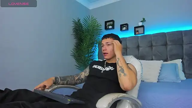 Snapshot of Thomas_moon chatting on 28, 2, 2026 Thomas moon online show from 28, 2, 2026