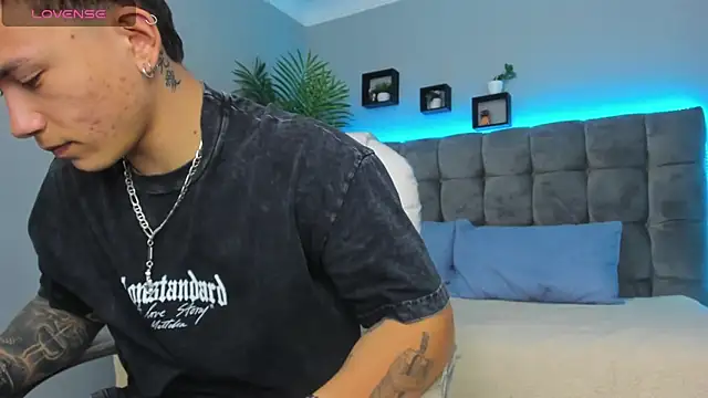 Snapshot of Thomas_moon chatting on 5, 3, 2026 Thomas moon online show from 5, 3, 2026