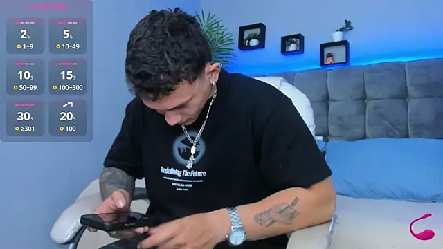 Snapshot of Thomas_moon chatting on 7, 3, 2026 Thomas moon online show from 7, 3, 2026