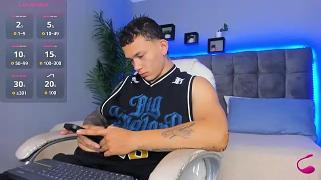 Snapshot of Thomas_moon chatting on 16, 3, 2026 Thomas moon online show from 16, 3, 2026