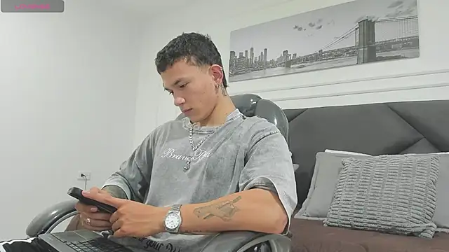 Snapshot of Thomas_moon chatting on 23, 3, 2026 Thomas moon online show from 23, 3, 2026