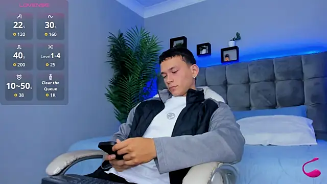 Snapshot of Thomas_moon chatting on 24, 3, 2026 Thomas moon online show from 24, 3, 2026