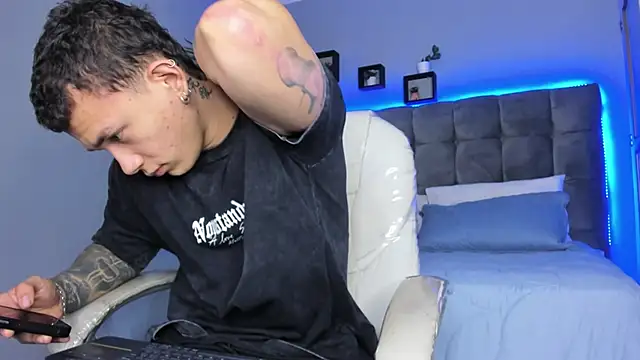 Snapshot of Thomas_moon chatting on 26, 3, 2026 Thomas moon online show from 26, 3, 2026