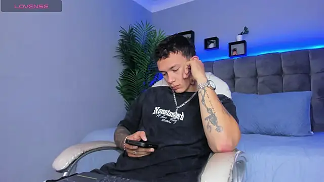 Snapshot of Thomas_moon chatting on 28, 3, 2026 Thomas moon online show from 28, 3, 2026