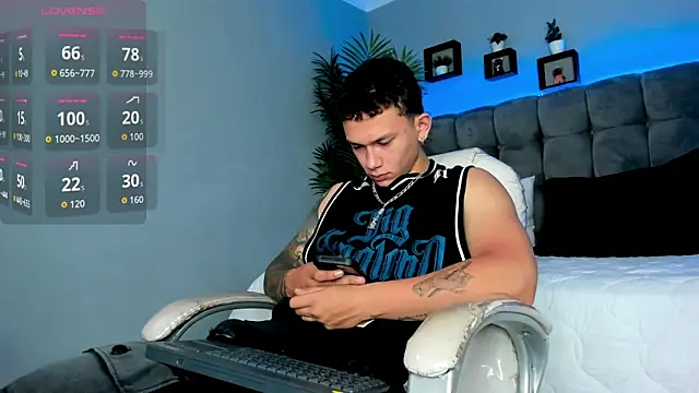 Snapshot of Thomas_moon chatting on 10, 4, 2026 Thomas moon online show from 10, 4, 2026