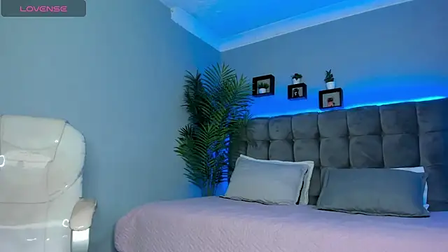 Snapshot of Thomas_moon chatting on 15, 4, 2026 Thomas moon online show from 15, 4, 2026